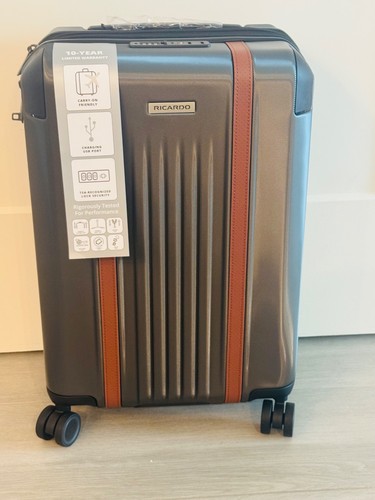 Ricardo carry luggage - ricardo, on
